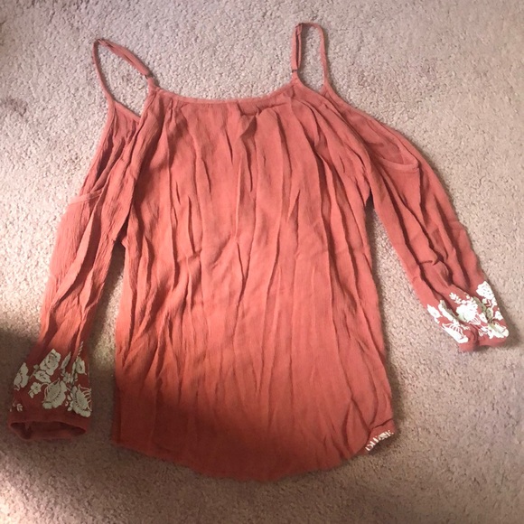 Xhilaration Cold Shoulder Long Sleeve - Picture 2 of 7